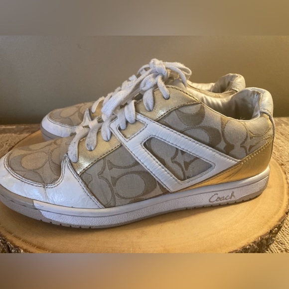 Coach Nova Tan Gold Khaki White Signature Logo Sneakers US 8.5 Q481 Heart Logo‎ - Picture 1 of 12